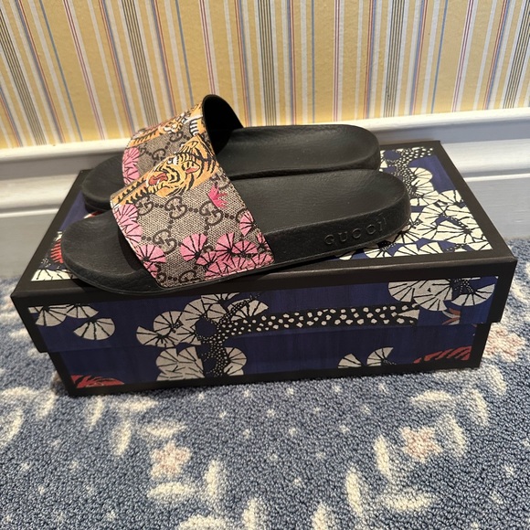 Gucci Beach Slides - Bengal Tiger - Picture 3 of 8